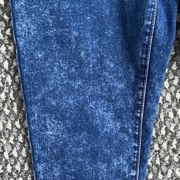 Forever 21 High-Rise Skinny Jeans - Picture 2 of 7